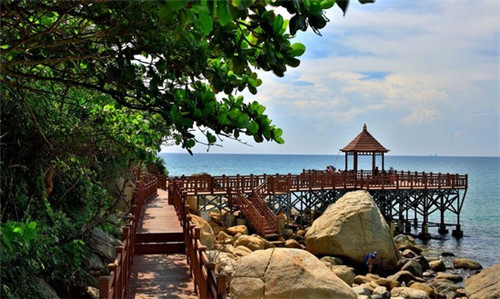 不加盟蛋糕品牌店会很难做吗，君之泡芙加盟店开在哪里比较好